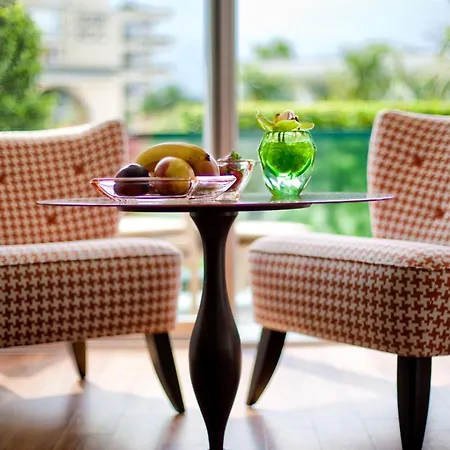 Hotell Eden Roc Marina