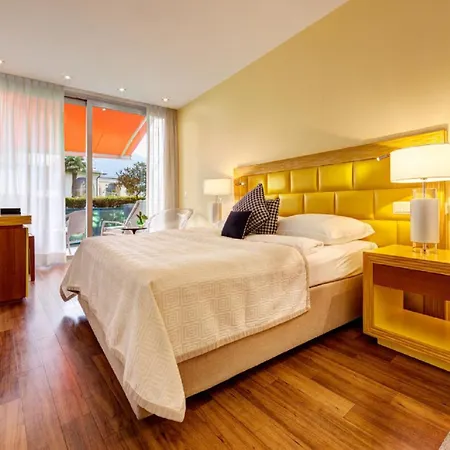 Hotel Eden Roc Marina 酒店 *