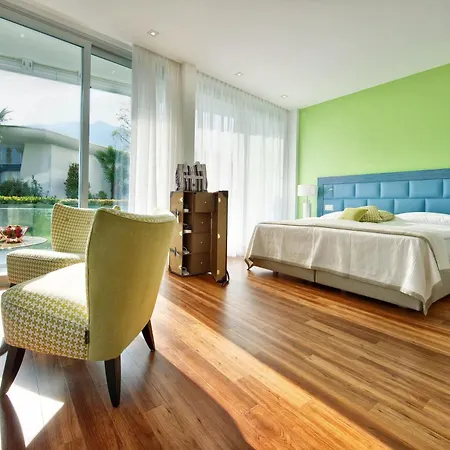 Eden Roc Marina Hotell