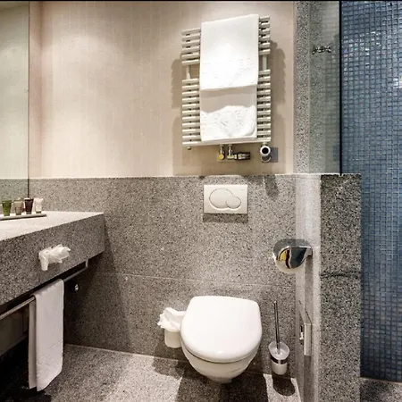 Hotell Eden Roc Marina