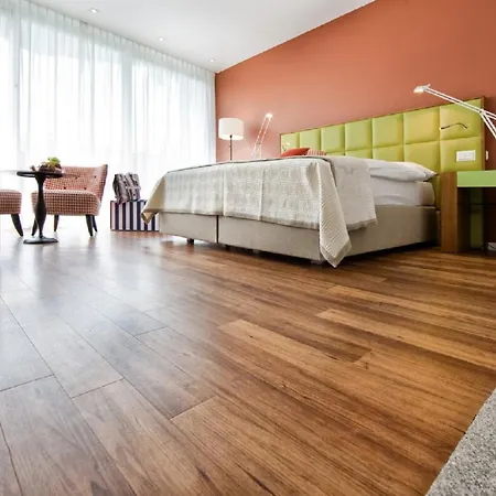 Hotell Eden Roc Marina *