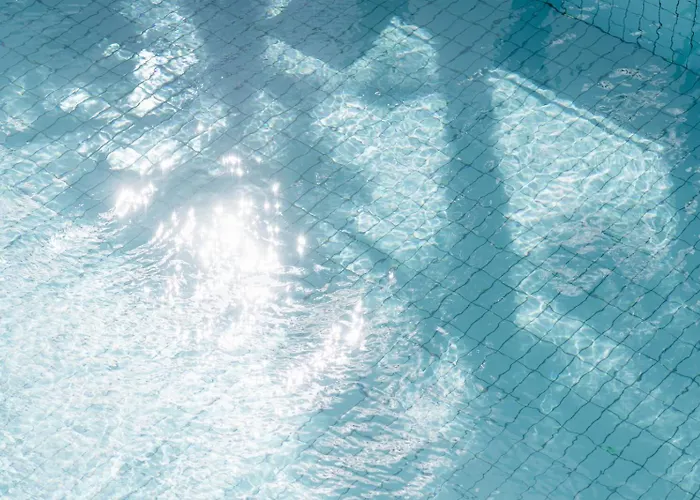 מלון Eden Roc Marina