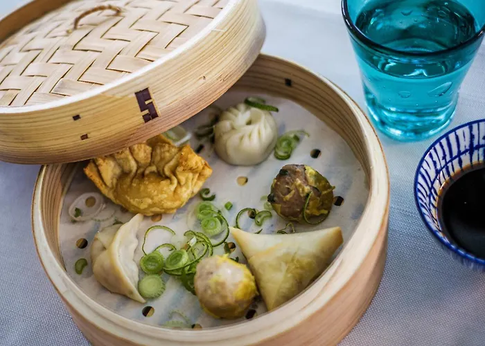 מלון Eden Roc Marina